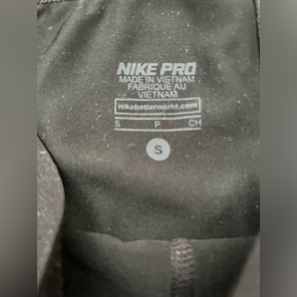 Nike Pro tights - black size small. Mesh panel on calves. - Picture 5 of 5